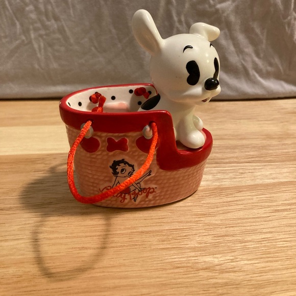 Betty Boop Other - Collector’s Vandor Betty Boop Porcelain Salt and Pepper Set - Pudgy and Basket